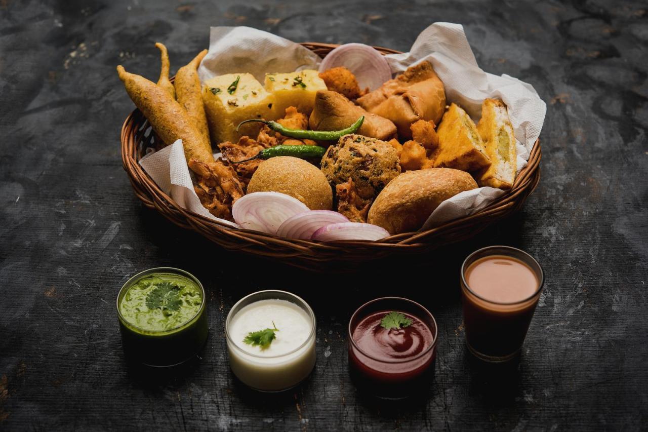 מלון Bijnaur Oyo Flagship Krishna Regency Near Chaudhary Charan Singh International Airport מראה חיצוני תמונה